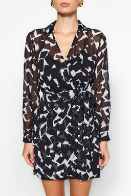 TRENDYOLMILLA Siyah Kruvaze Baglama Detayl? Mini Mono Desenli Dokuma Elbise TWOAW24EL00488 фото 9