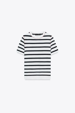 SHORT SLEEVE KNIT TOP WITH PIPED TRIMS