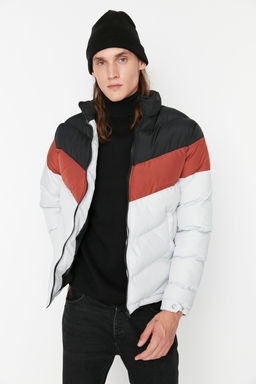 TRENDYOL MAN Siyah Regular Fit Ruzgara ve Suya Dayan?kl? Sisme K?sl?k Mont TMNAW22MO0166