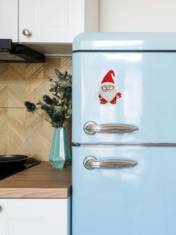 Кристальная (алмазная) мозаика ФРЕЯ ALVM-128 магнит Гном с игрушкой 9 х 12 см