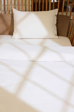 Trendyolmilla Home Anstrasit Pamuk Polyester Kar?s?ml? Cizgili Tek Kisilik Nevresim Tak?m? 160x220cm TPHSS25TKN00000