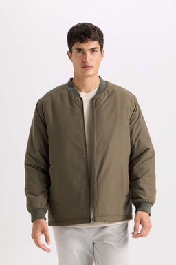 Водоотталкивающая сезонная легкая куртка-бомбер стандартного кроя с воротником-молнией и двойными карманами - Defacto фото 3