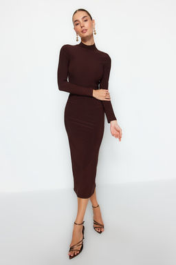 TRENDYOLMILLA Kahverengi Dik Yaka Fitted/Vucuda Oturan Maxi Esnek Orme Kalem Elbise TWOAW24EL00614  фото 2
