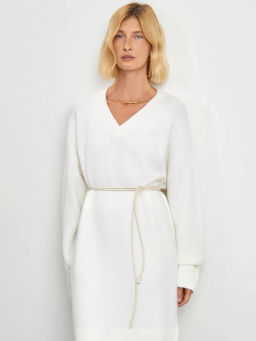 Мягкое вязаное платье-кокон в молочном цвете - Emka фото 4