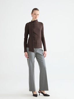 ?al Detayl? Dik Yaka Kad?n Body