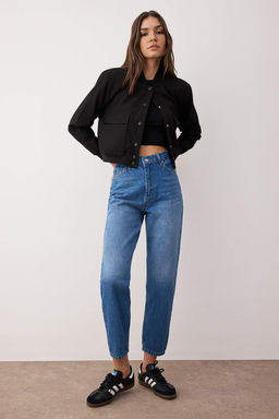 TRENDYOLMILLA Mavi Yuksek Bel Mom Jeans TWOAW24JE00076