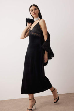 Siyah Kadife Saten ve Dantel Detayl? Y?lbas? Elbisesi TPRAW26EL00065 - Trendyolmilla фото 2