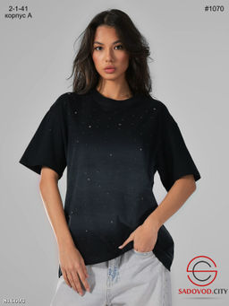 Женская футболка со стразами