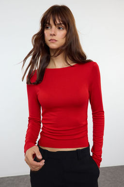 K?rm?z? Viskon/Yumusak Kumasl? Fitted Buzgu/Drape Detayl? Kay?k Yaka Esnek Orme Bluz TWOAW25BZ00225