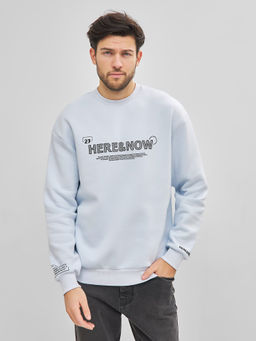 Теплый свитшот голубого цвета с текстовыми принтами св.голубой +печать 121801