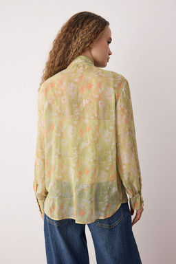 Ac?k Yesil Sifon Cicekli Fular Yaka Ici Atletli Dokuma Bluz TWOAW26BZ00279 - Trendyolmilla фото 4