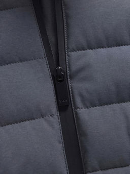 Куртка мужская стёганая с капюшоном с графеновой подкладкой темно-серого цвета 9623_1TC