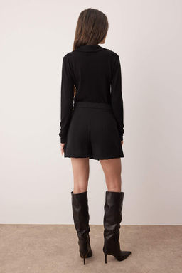 Siyah Pilili Mini Dugmeli Sort Etek Sort & Bermuda TWOAW26SR00005 - Trendyolmilla фото 4