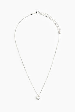 Collar con colgante de corazon