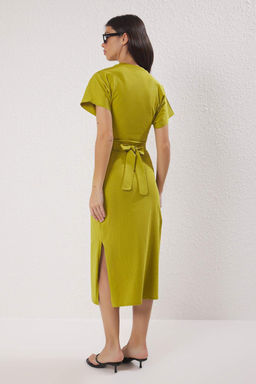 Yag Yesili %100 Pamuk Bele Oturan Y?rtmac ve Baglama Detayl? Midi Orme Kalem Elbise TWOSS21EL0404