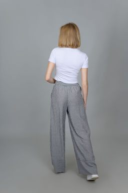 Брюки-палаццо из мягкой вискозы с эффектом крэш - Новый лен фото 8