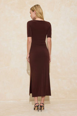 Kahverengi A-Kesim/Can Form Asimetrik Yaka K?sa Kollu Maxi Esnek Orme Elbise TWOSS26EL00014 - Trendyolmilla фото 6