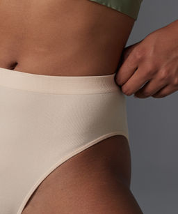 Трусы женские бесшовные с высокой посадкой Vanessa GB-001 нейлон, эластан бежевый размеры S, M, L