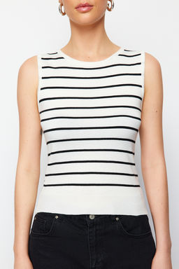 Trendyolmilla Ekru Premium Iplik/Ozel Iplik Cizgili Polo Yaka Triko Bluz TWOSS24BZ00387