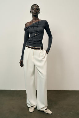 ASYMMETRIC NECK TOP