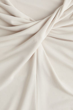 Top con detalle girado