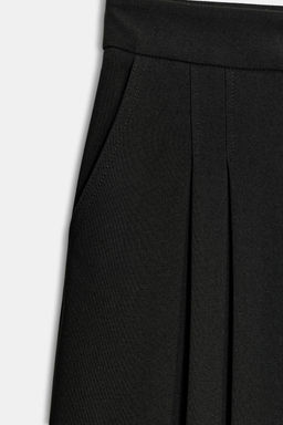 PLEATED LONG BERMUDA SHORTS