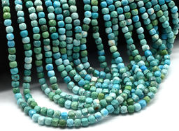 Бусины из бирюзы кубик гр.5мм, 39см, 86 бусин Радуга камня
