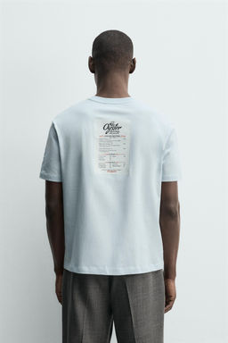 CAMISETA ESTAMPADO CONTRASTE PARCHE / Celeste