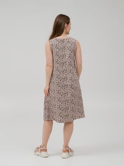 Легкое струящееся платье с карманами пудровый - Odis фото 7