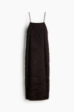 Vestido de tirantes con dise?o de flecos