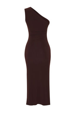 Kahverengi Tek Omuzlu Drapeli Fitted/Vucuda Oturan Esnek Orme Midi Kalem Elbise TWOSS24EL00100