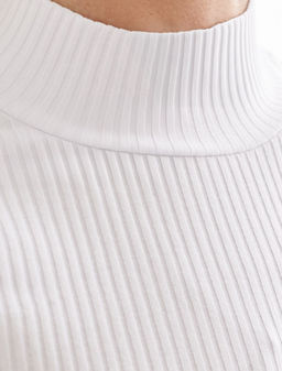 D49.104 Футболка женская белый