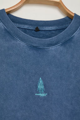 Indigo Oversize/Genis Kesim Soluk Efektli Mistik Temal? Sardonsuz Sweatshirt TMNAW24SW00189