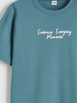 Yaz? Bask?l? Erkek ?ocuk Ti??rt