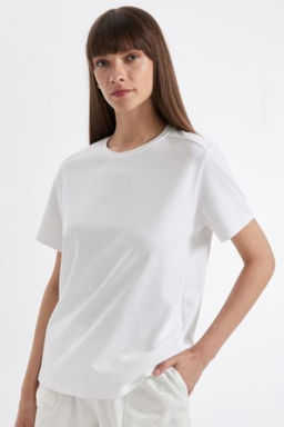 Beyaz Regular Fit Bisiklet Yaka Casual Premium Basic Duz K?sa Kollu Tisort