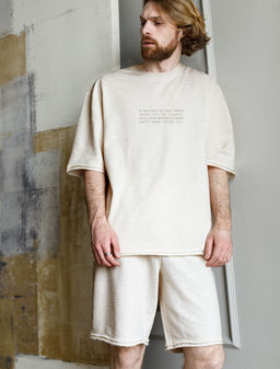 Футболка с открытыми срезами из тонкого футера с принтом - Vilatte фото 3