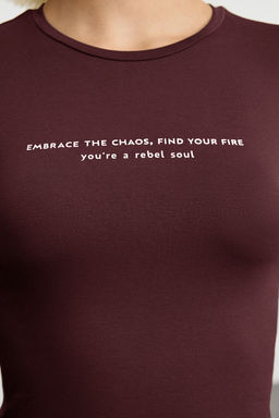 Bordo Slogan Bask?l? Vucuda Oturan Crop Esnek Orme Bluz TWOAW25BZ00148