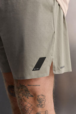 LIGHTWEIGHT PERFORATED SHORTS - Zara фото 5
