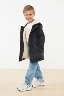 Siyah Erkek Cocuk Kapusonlu Mevsimlik Cepli Mont TKDAW25MO00008