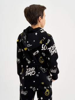 Черный комбинезон для мальчика с принтом