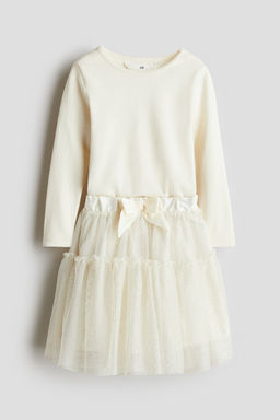 Conjunto de camiseta y falda