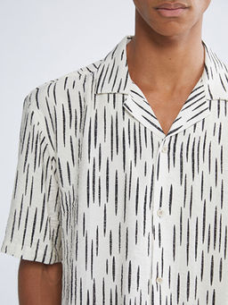 Regular Fit Resort Yaka K?sa Kollu Desenli Erkek G?mlek