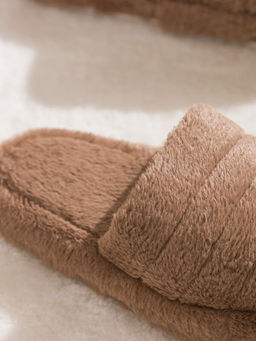 Kad?n Pel?? Ev Terli?i