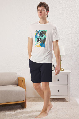 TRENDYOL MAN Ekru - Lacivert Regular Fit Bask?l? Alt Waffle Orme Sortlu Pijama Tak?m? TMNSS25PT00025