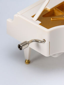 Шкатулка музыкальная механическая «Пианино», белая, 9×10.5×6.2 см