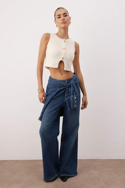 Ekru Pelus Fitted Dugme Detayl? Super Crop Orme Yelek TWOAW26YE00065