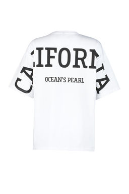 Beyaz %100 Pamuk S?rt Slogan Bask?l? Oversize/Genis Kal?p Orme T-Shirt TWOSS24TS00091