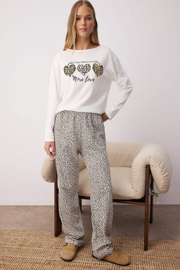 Trendyolmilla Beyaz Pamuklu Galaksi Desenli Sloganl? Uyku Bantl? Orme Pijama Tak?m? THMAW25PT00223 фото 6