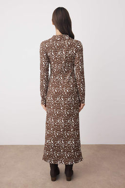 Kahverengi Bask?l? Buzgu / Drape Maxi Orme Elbise TWOAW26EL00194 - Trendyolmilla фото 4