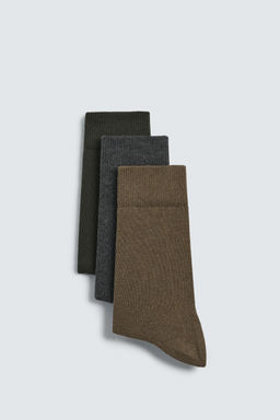 3-PACK OF RIBBED SOCKS